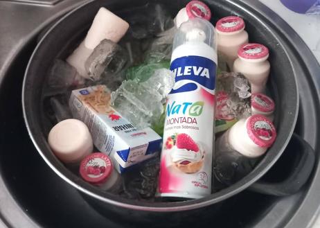 Imagen secundaria 1 - Ollas y neveras llenas de hielo para conservar los alimentos de la nevera