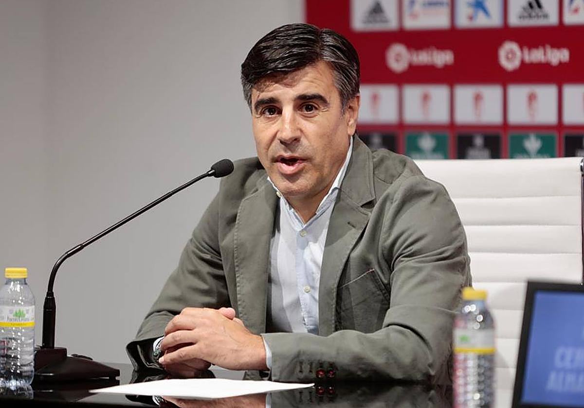 Nico Rodríguez, director deportivo del Granada, durante la presentación de Jesús Vallejo.