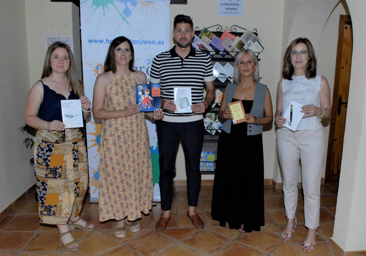 Lanjarón abre la 'Biblioteca Veranea' para prestar libros a los turistas y visitantes