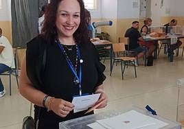 Luz Belinda Rodríguez ejerce su derecho a voto.