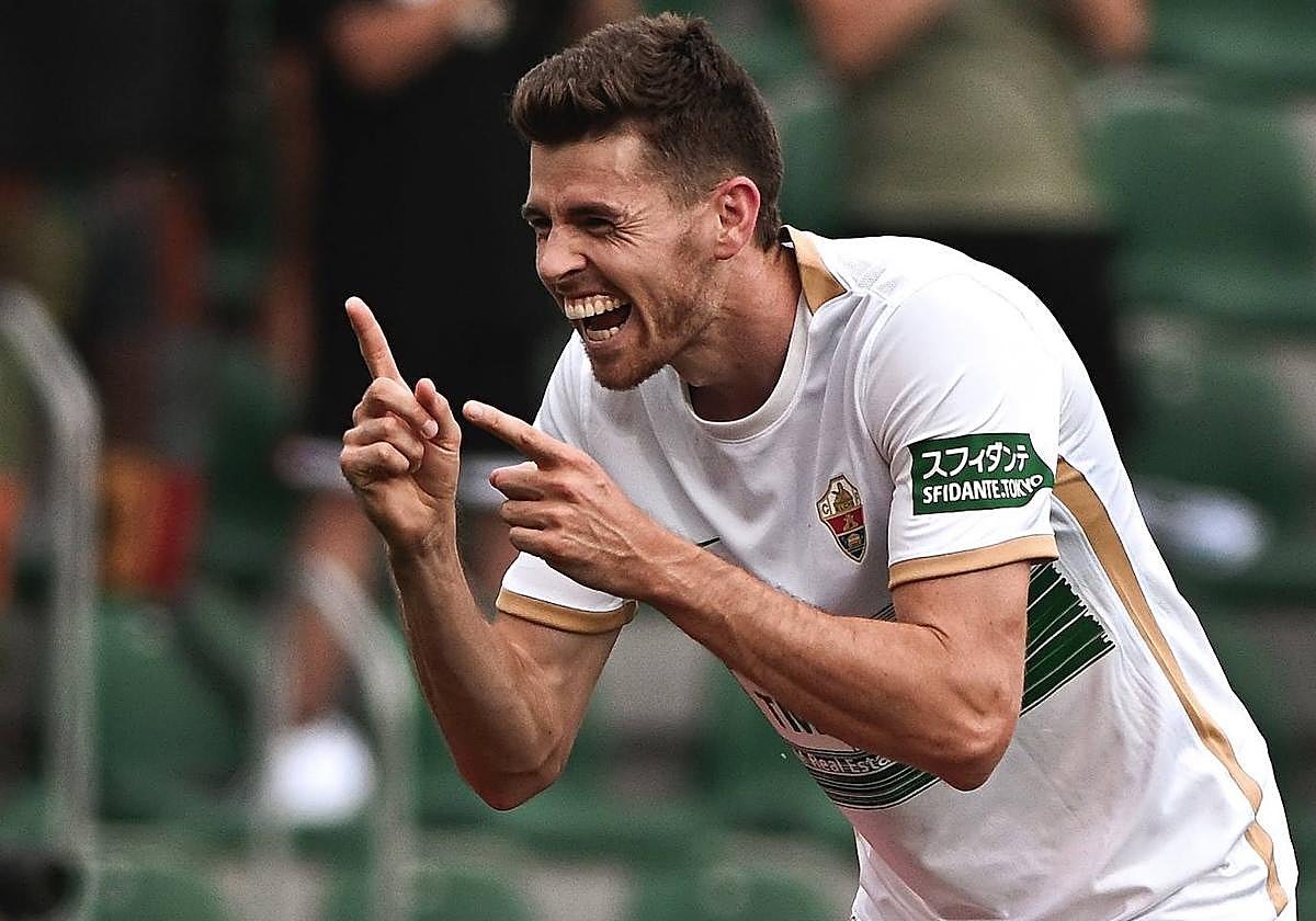 Gerard Gumbau celebra un gol con el Elche la pasada temporada.