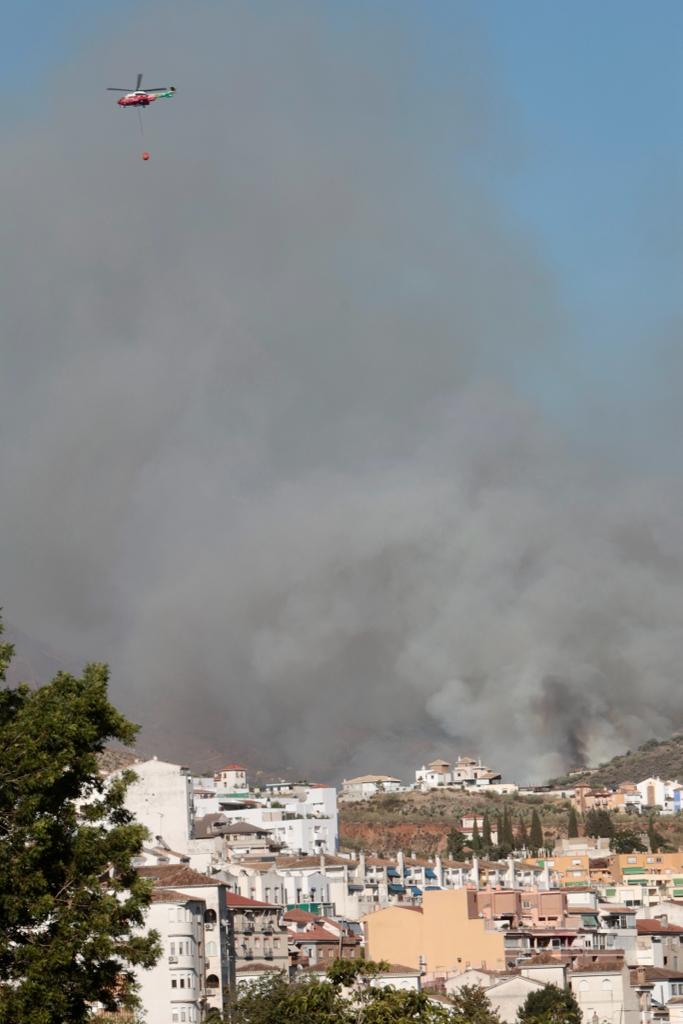 Las imágenes del incendio en Pinos Genil