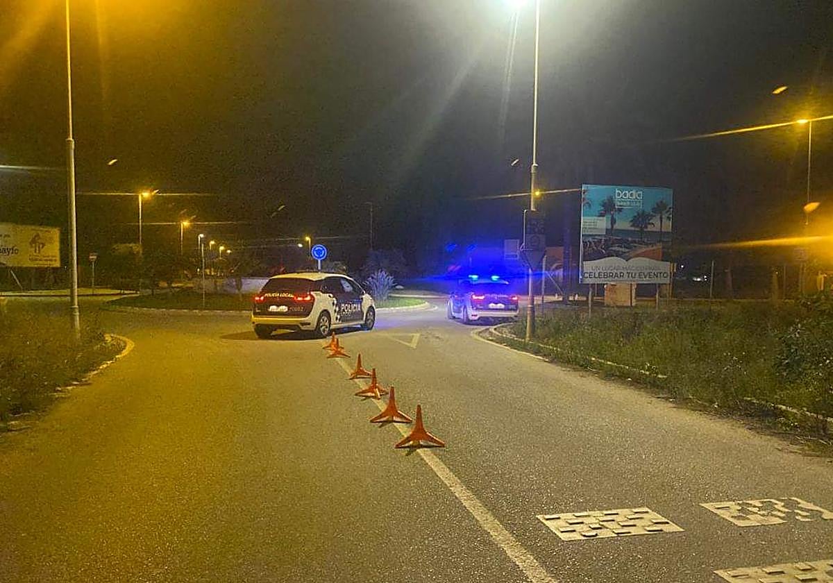 Más de 50 denuncias por botellones en Playa Granada este fin de semana