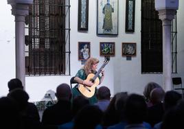 Un momento del recital de María Esther Guzmán, anoche en la Casa de los Pisa.