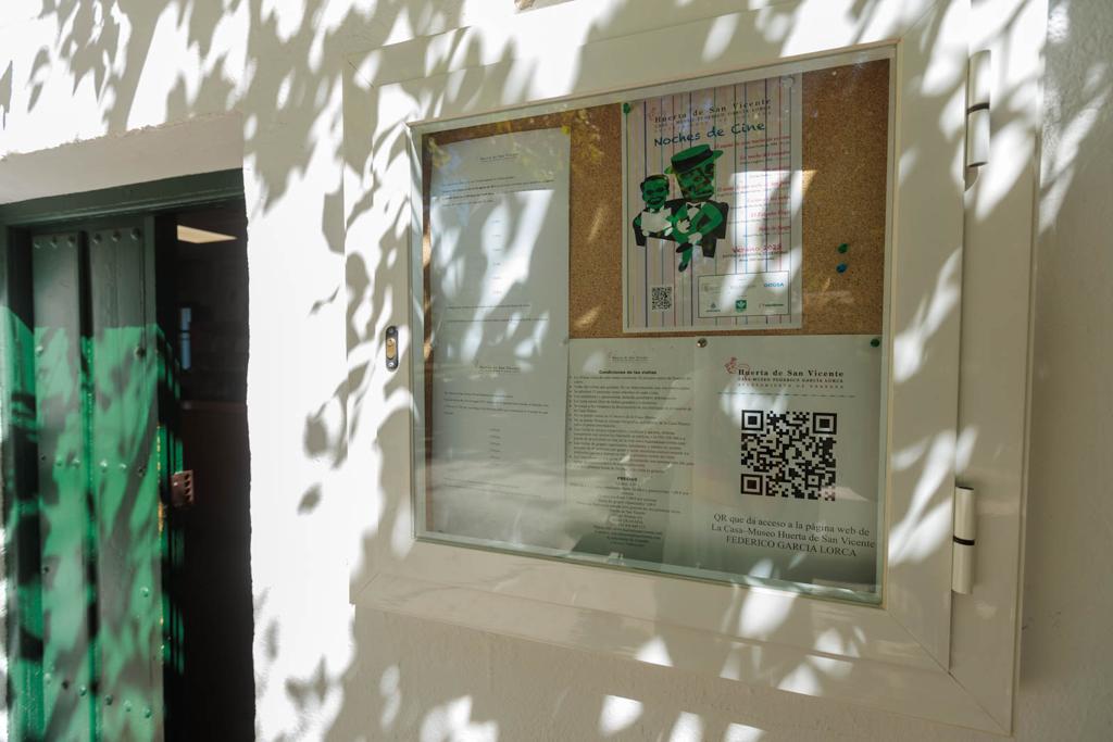 La tienda recepción sí está abierta hoy.