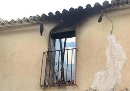 Un herido grave en el incendio de una vivienda en Fonelas.