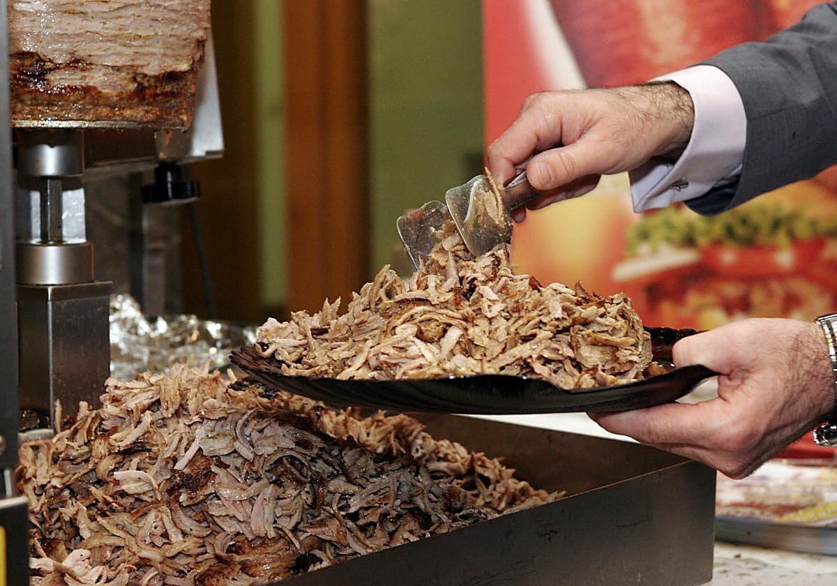 Detenidos seis empresarios de kebabs de Granada.