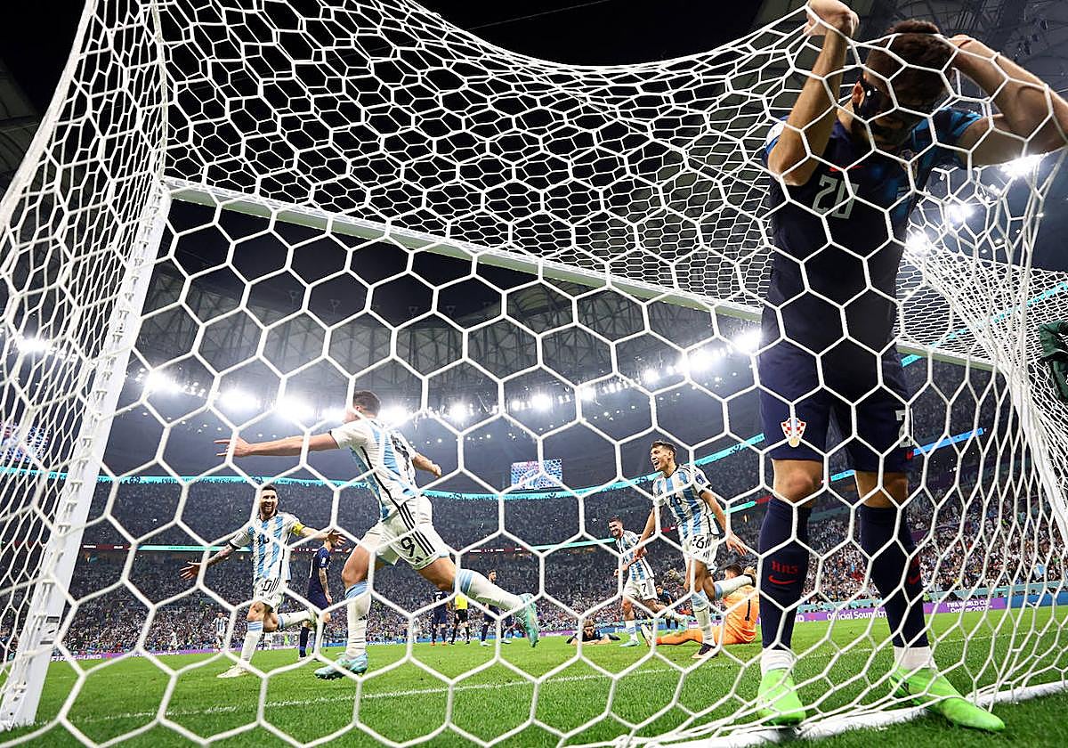 Livakovic parece atrapado en la red de la UD, de acuerdo con el Dinamo, pero él se lo piensa.