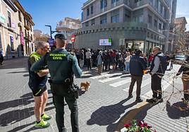 Vigilancia en los alrededores del Ayuntamiento de Maracena a raíz del secuestro y de las concentraciones posteriores