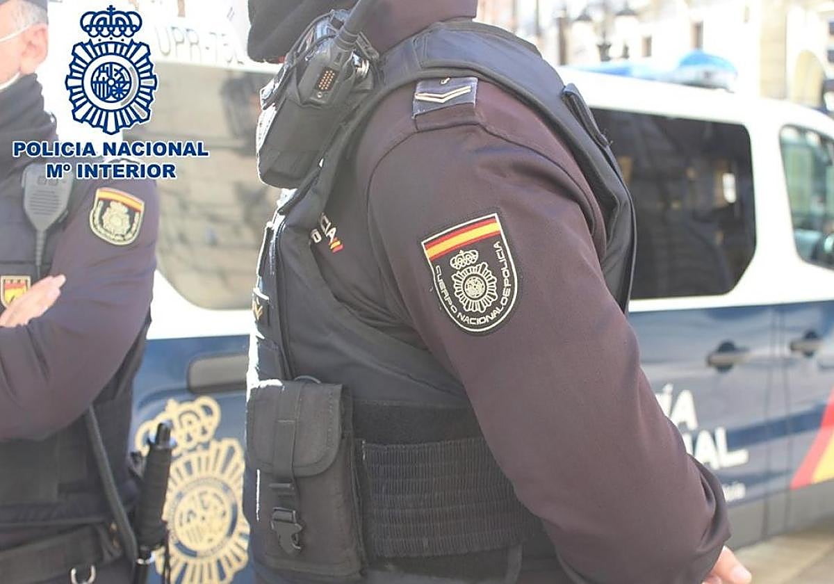 Apuñala varias veces al hijo de su expareja de 18 años en Granada .