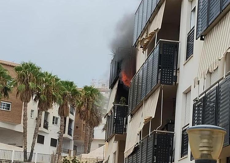 Incendio en una vivienda de la Ronda de Poniente de Motril