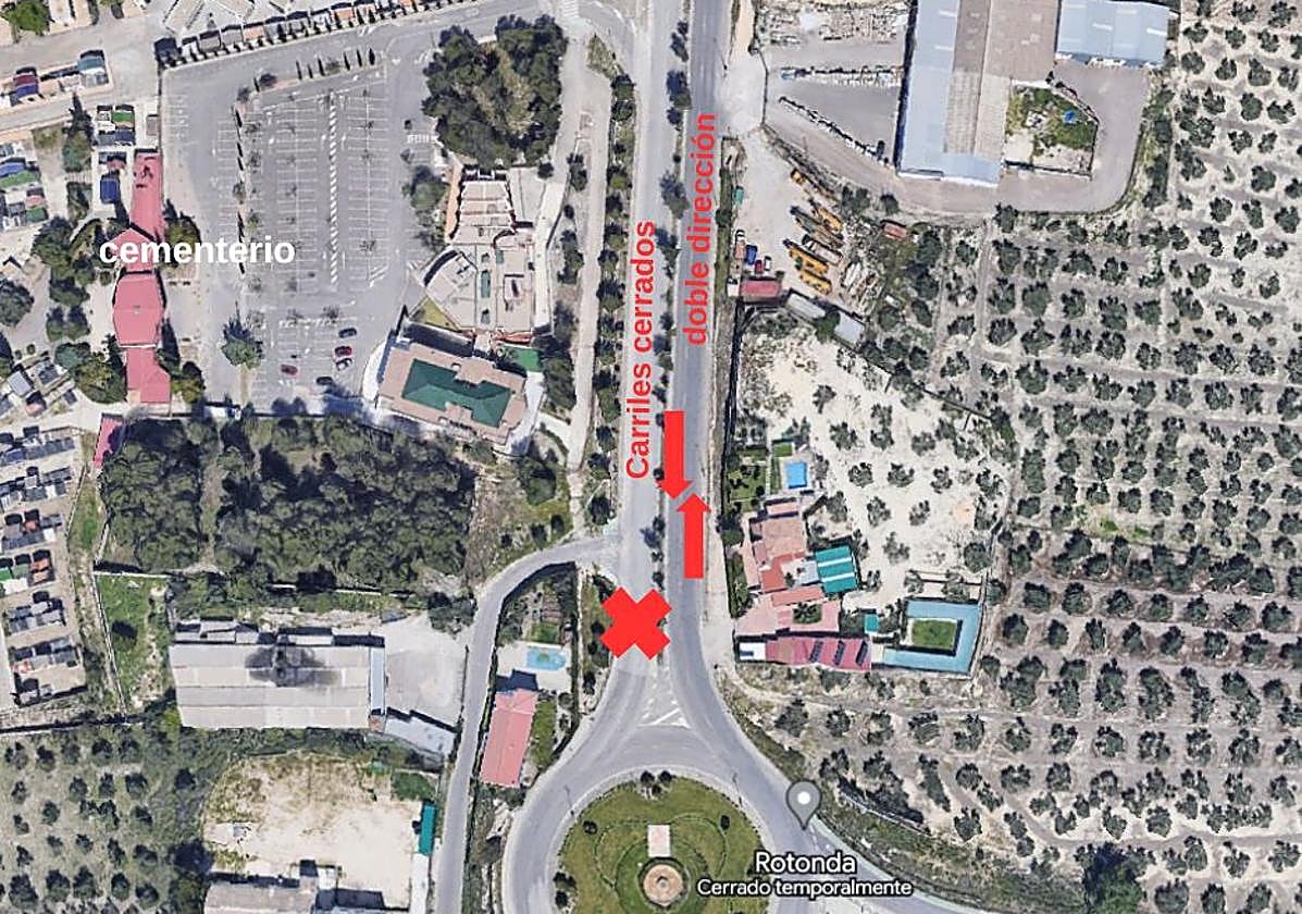 Corte en la carretera de Granada por las obras de la vía peatonal hasta Ifeja