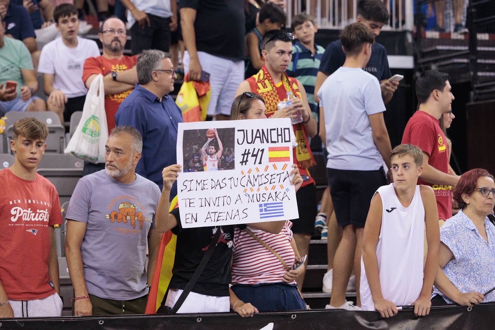 La &#039;Roja&#039; conquista el Palacio rojinegro