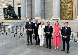 Diputados y senadores del PP con el presidente del partido en Jaén, Erik Domínguez.