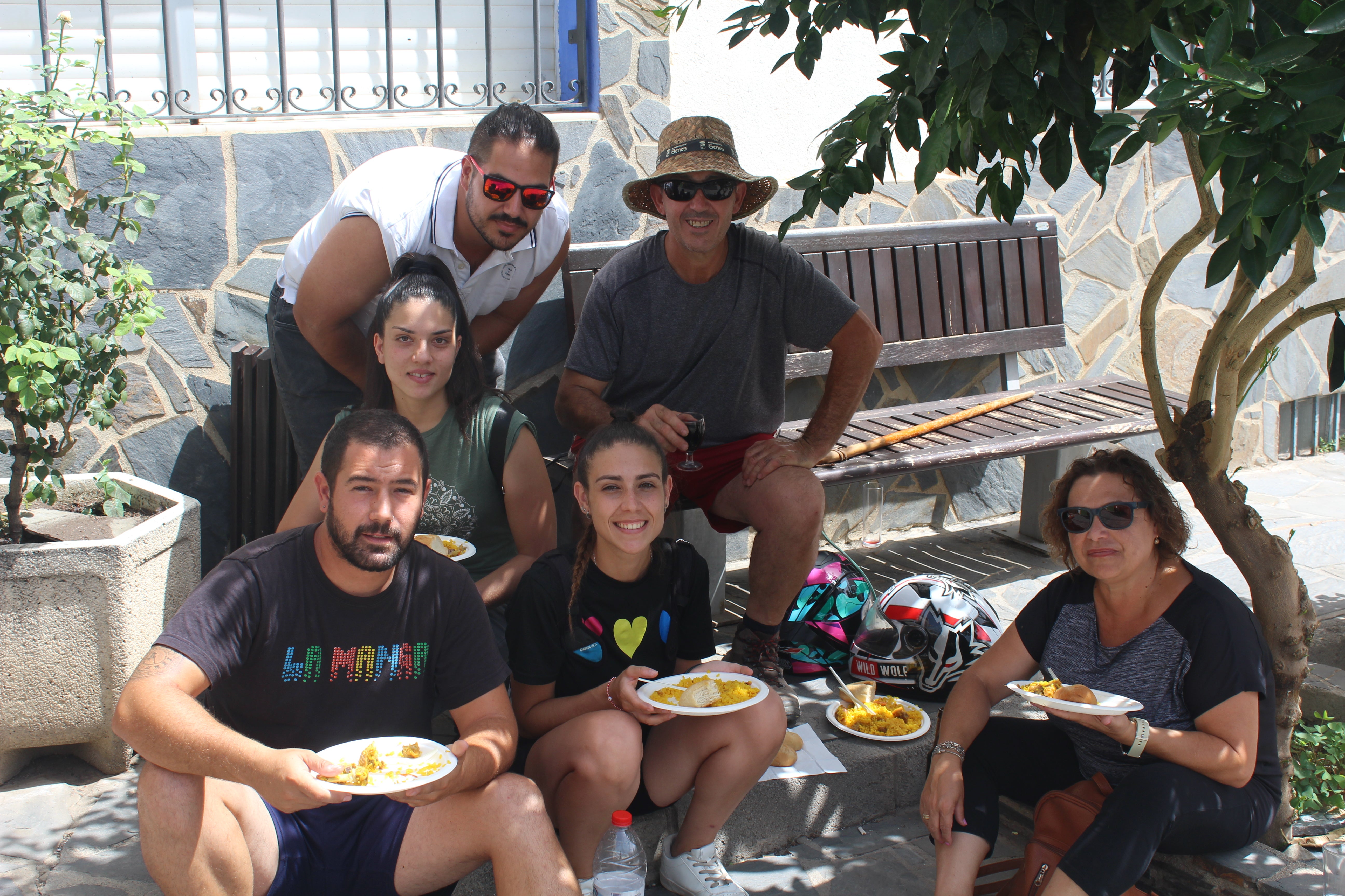 Más de 1.200 personas disfrutan de una gran paella en Velefique