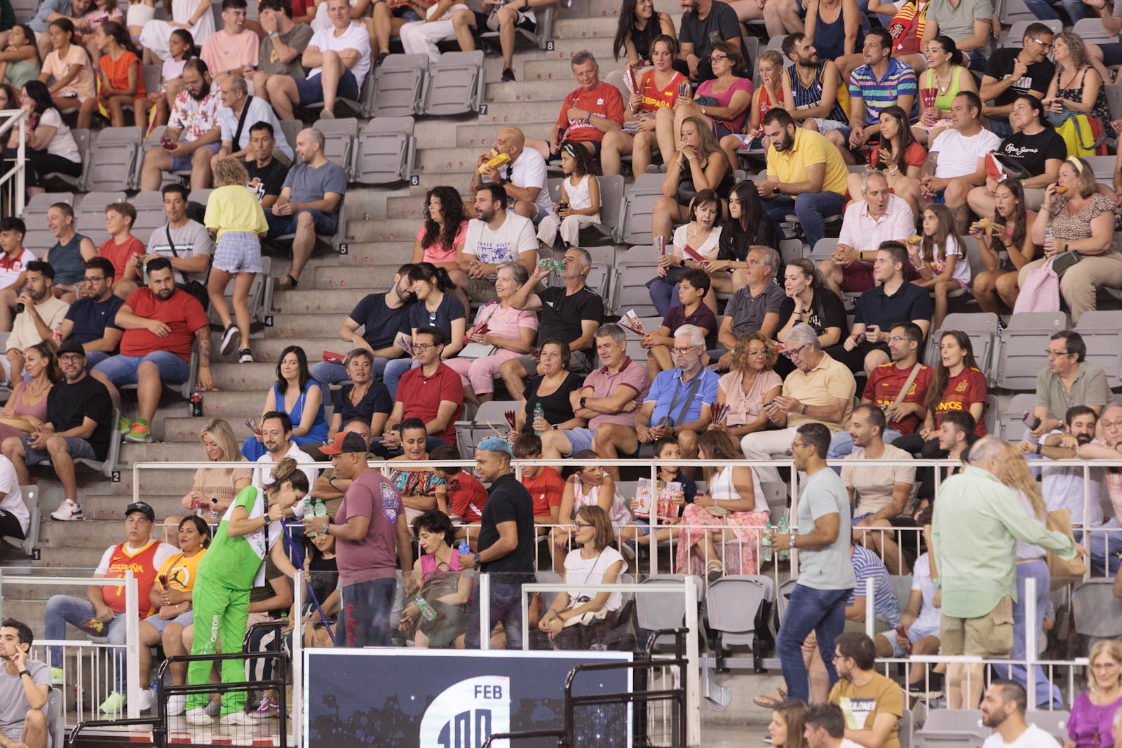 Encuéntrate en la grada del Palacio durante el España-República Dominicana