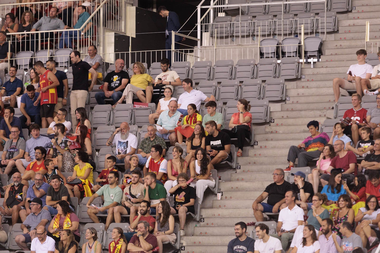 Encuéntrate en la grada del Palacio durante el España-República Dominicana