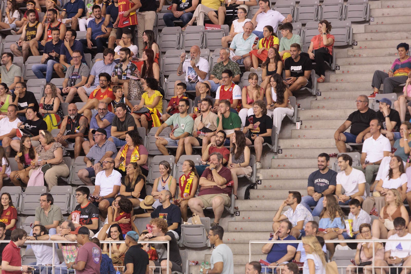 Encuéntrate en la grada del Palacio durante el España-República Dominicana