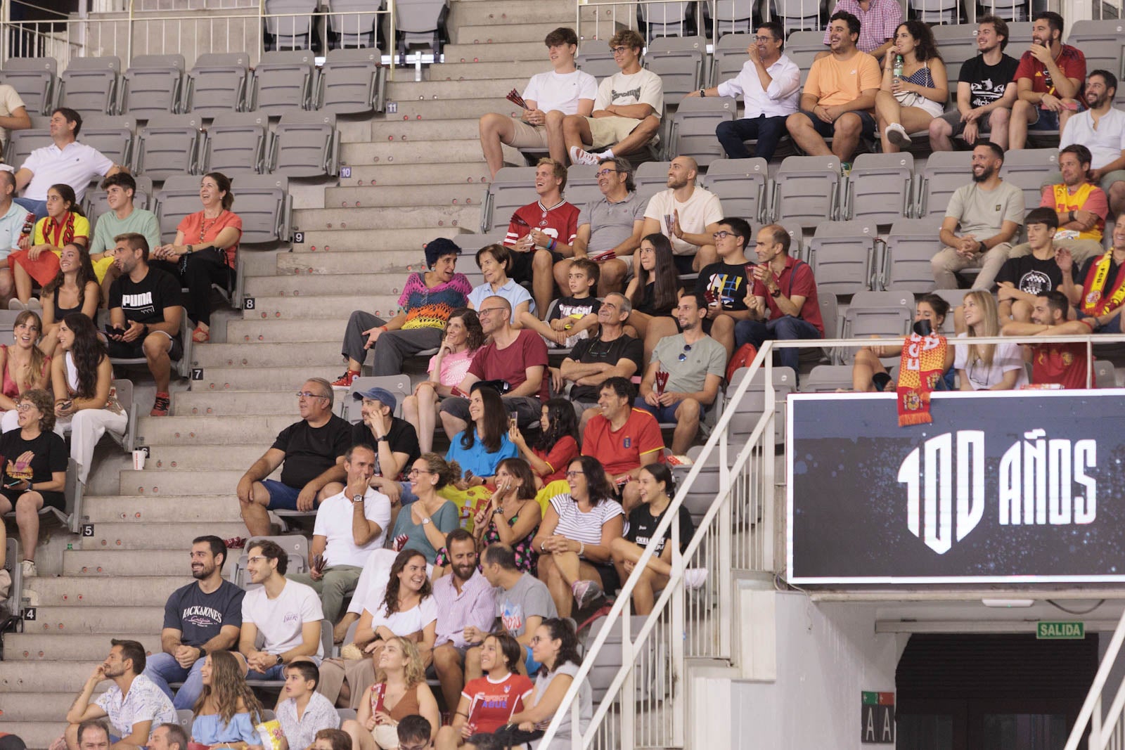 Encuéntrate en la grada del Palacio durante el España-República Dominicana