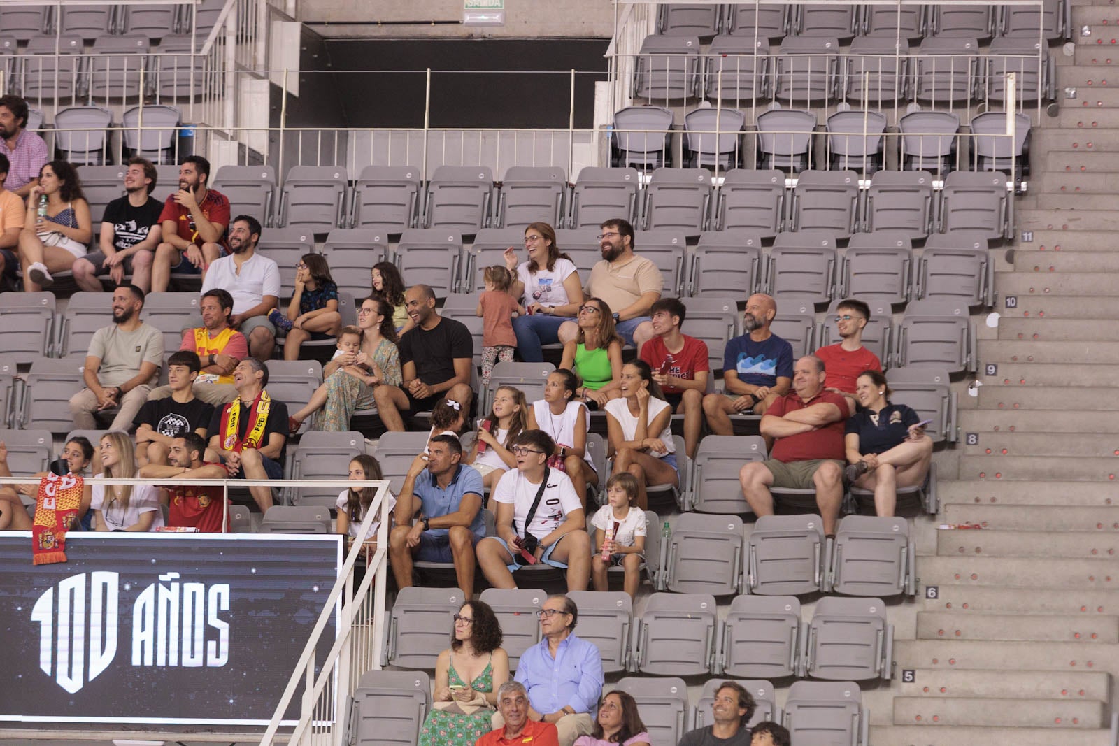 Encuéntrate en la grada del Palacio durante el España-República Dominicana