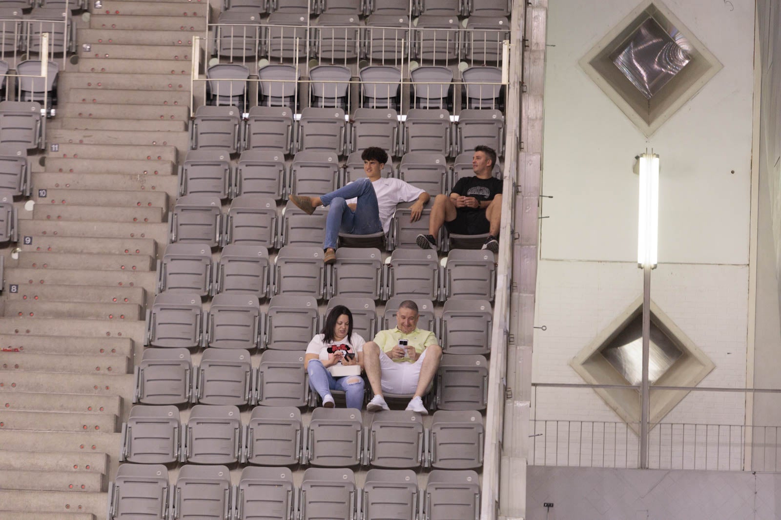 Encuéntrate en la grada del Palacio durante el España-República Dominicana