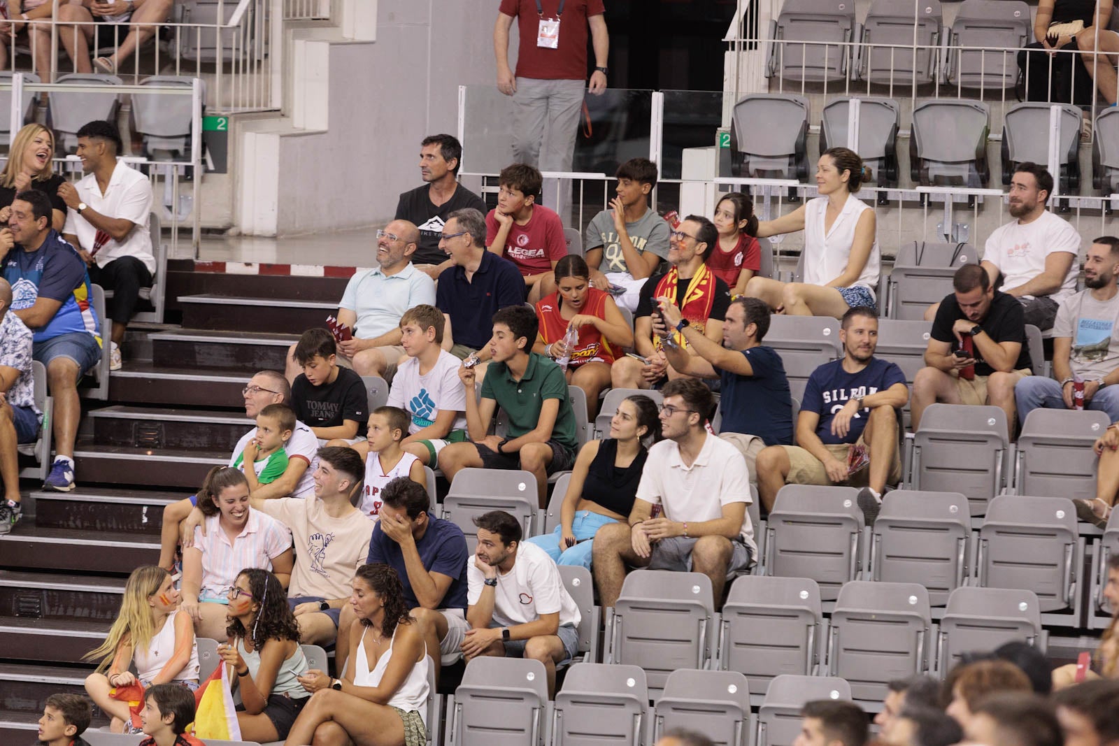 Encuéntrate en la grada del Palacio durante el España-República Dominicana