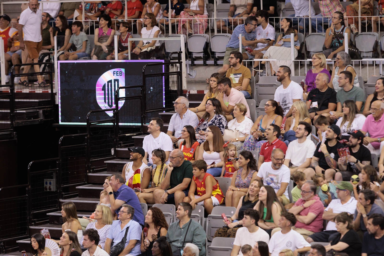 Encuéntrate en la grada del Palacio durante el España-República Dominicana