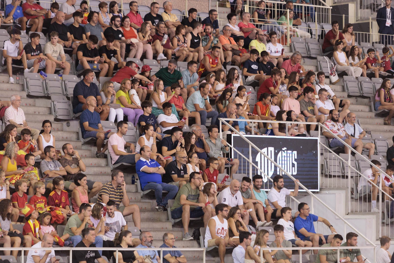 Encuéntrate en la grada del Palacio durante el España-República Dominicana