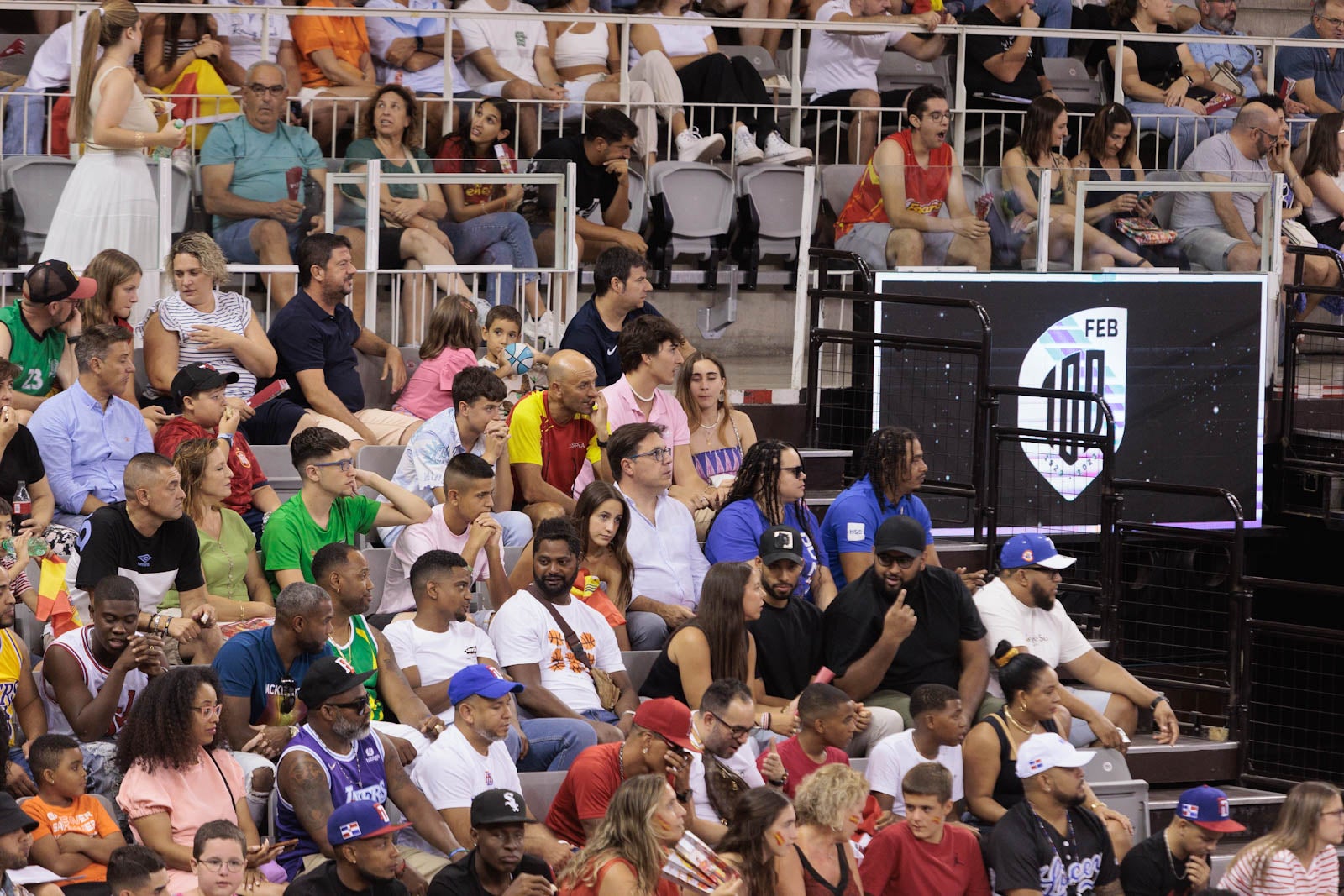 Encuéntrate en la grada del Palacio durante el España-República Dominicana