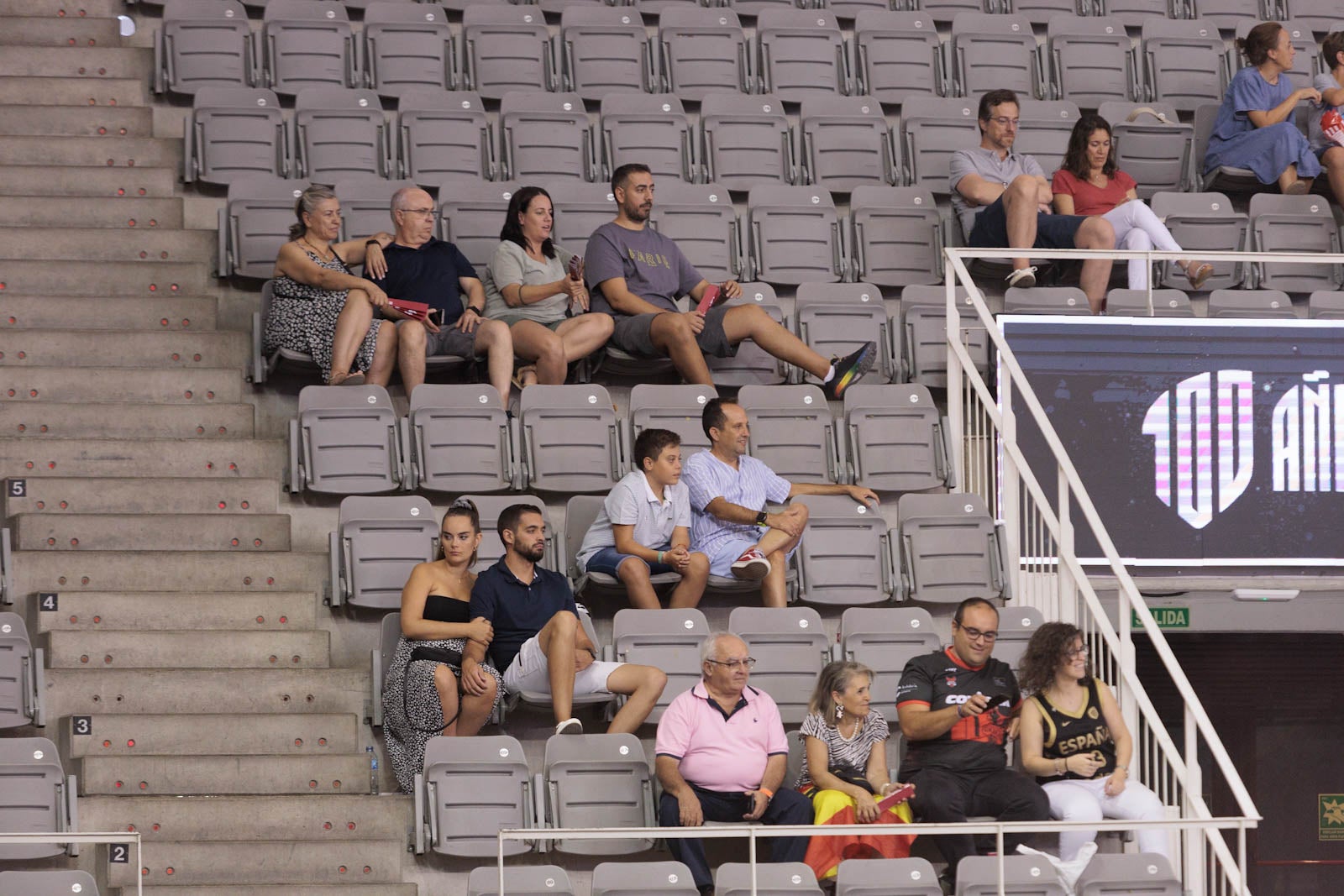 Encuéntrate en la grada del Palacio durante el España-República Dominicana