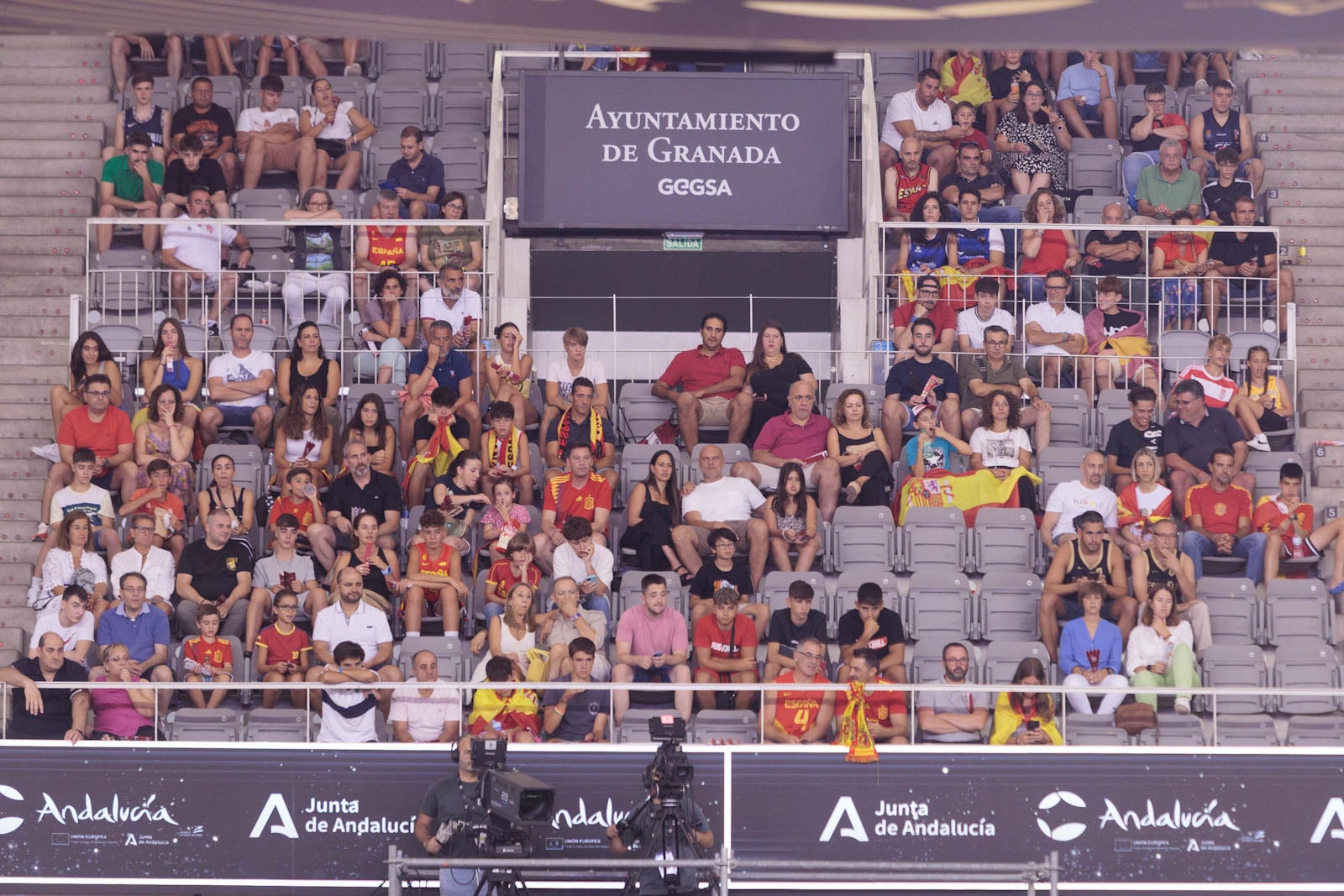 Encuéntrate en la grada del Palacio durante el España-República Dominicana