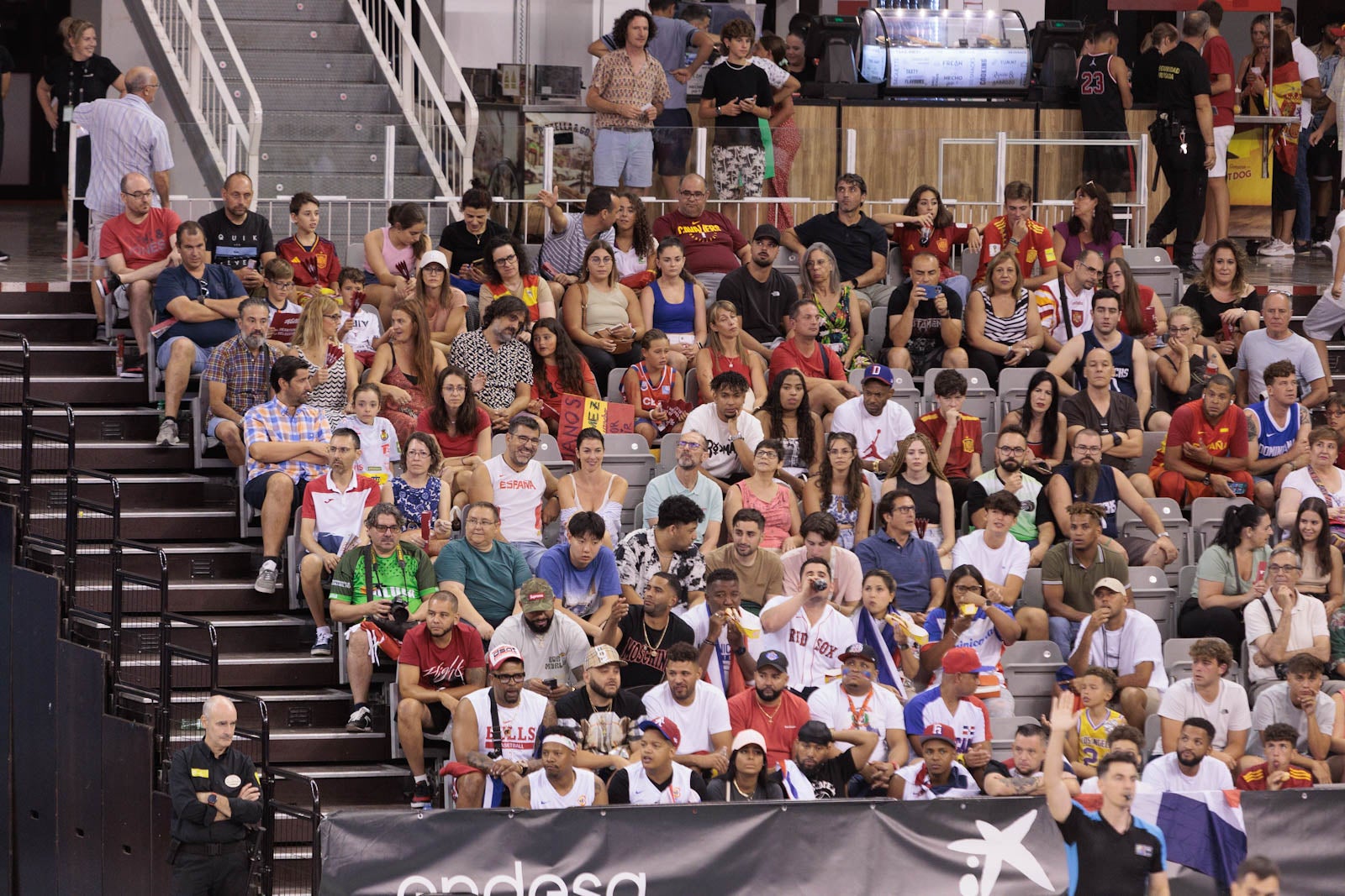 Encuéntrate en la grada del Palacio durante el España-República Dominicana