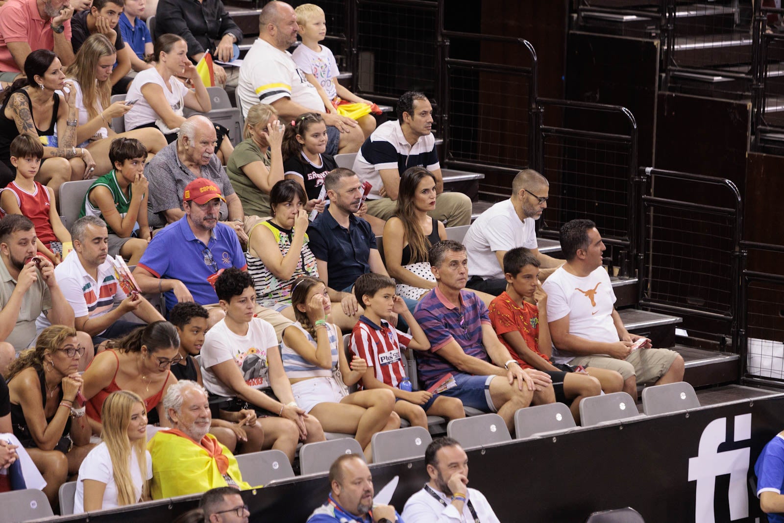 Encuéntrate en la grada del Palacio durante el España-República Dominicana