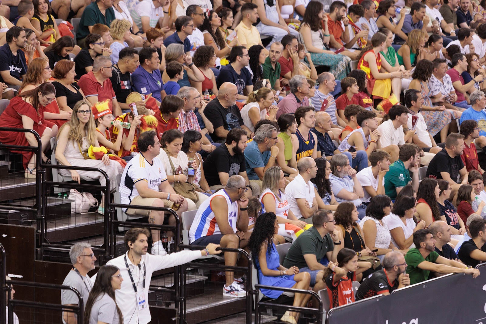 Encuéntrate en la grada del Palacio durante el España-República Dominicana