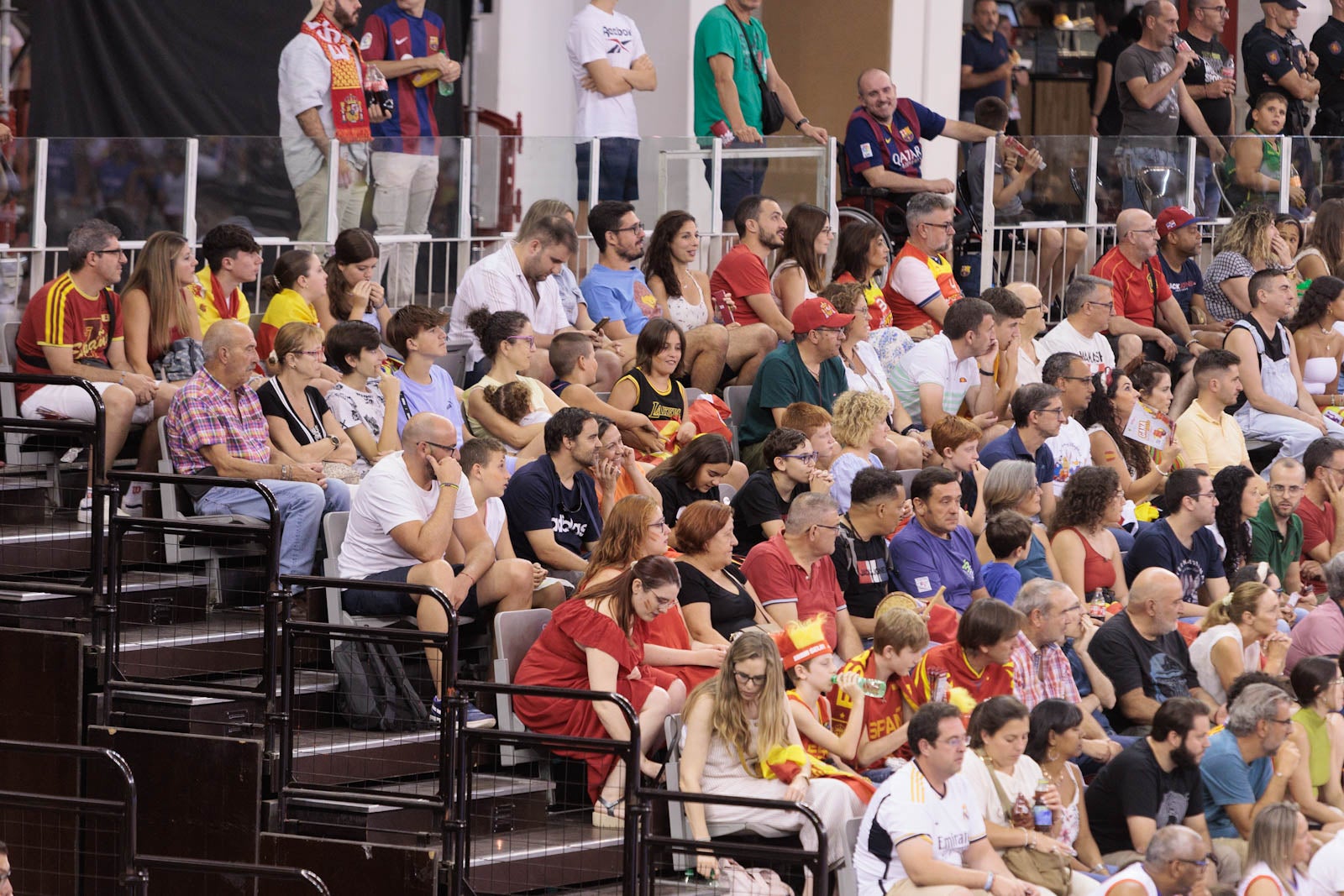 Encuéntrate en la grada del Palacio durante el España-República Dominicana