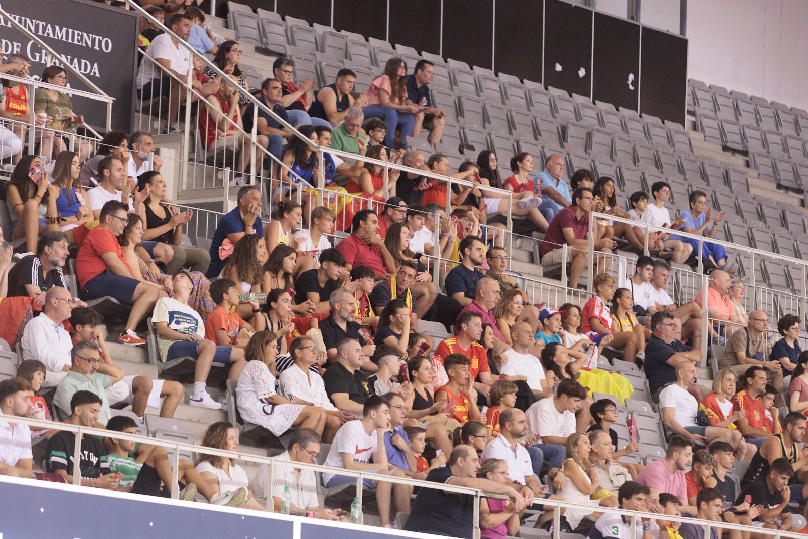 Encuéntrate en la grada del Palacio durante el España-República Dominicana