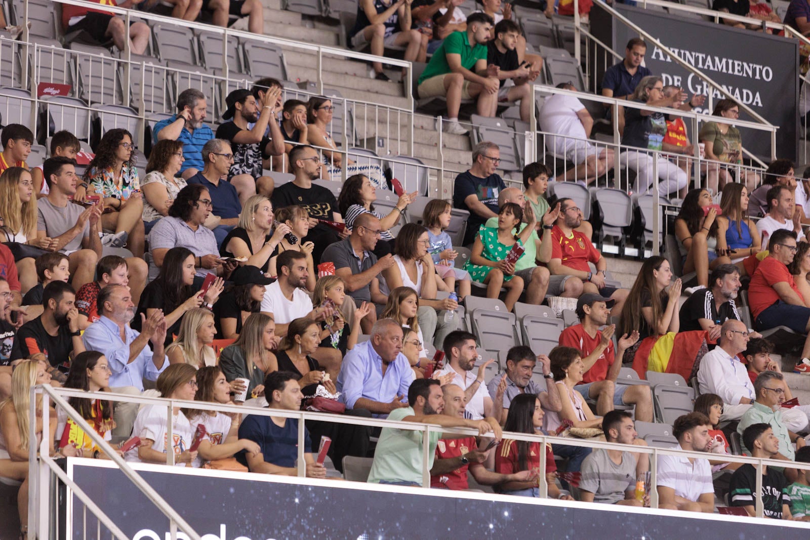 Encuéntrate en la grada del Palacio durante el España-República Dominicana