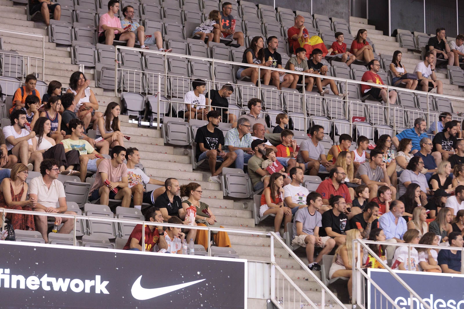 Encuéntrate en la grada del Palacio durante el España-República Dominicana