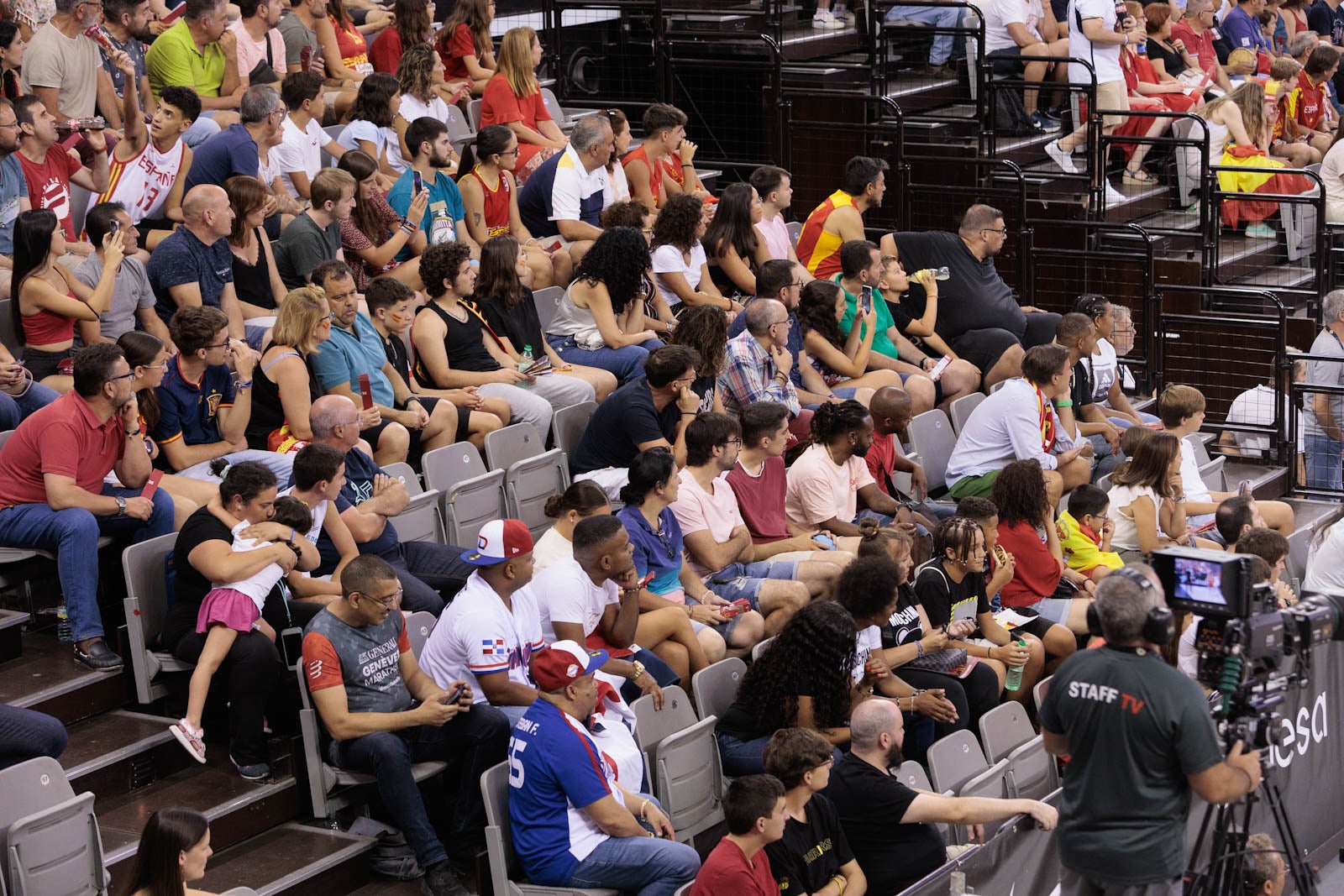 Encuéntrate en la grada del Palacio durante el España-República Dominicana