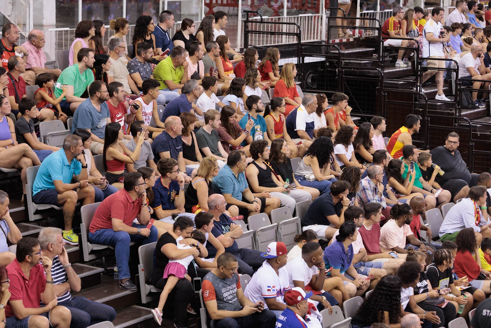 Encuéntrate en la grada del Palacio durante el España-República Dominicana