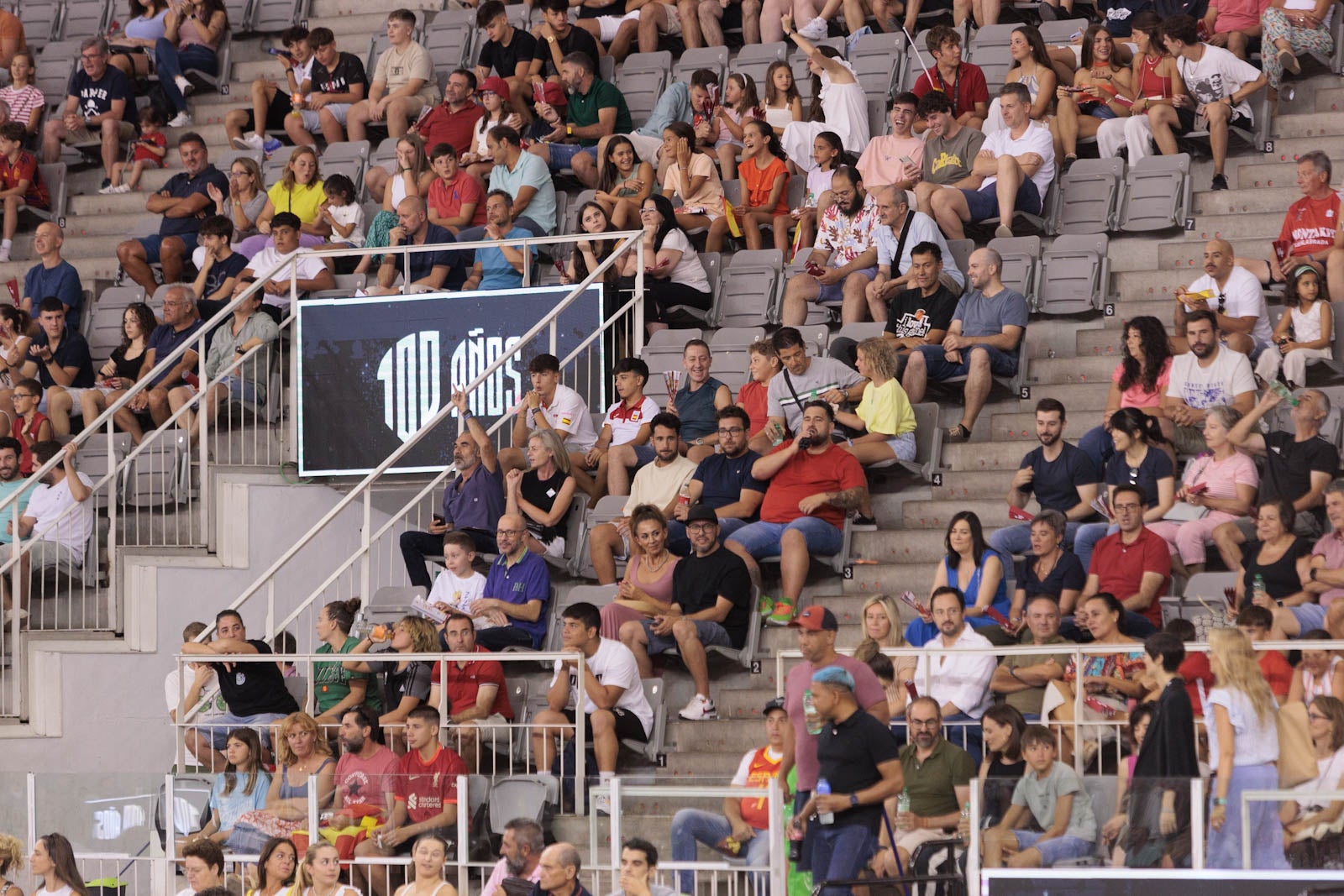 Encuéntrate en la grada del Palacio durante el España-República Dominicana