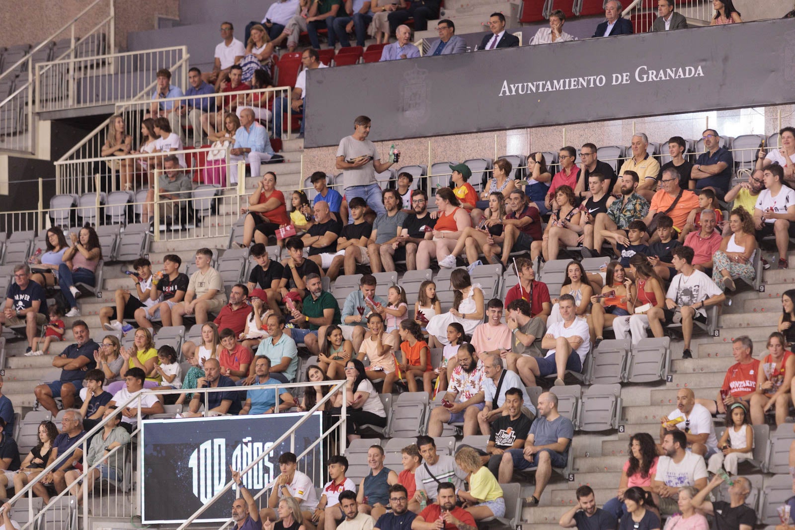 Encuéntrate en la grada del Palacio durante el España-República Dominicana