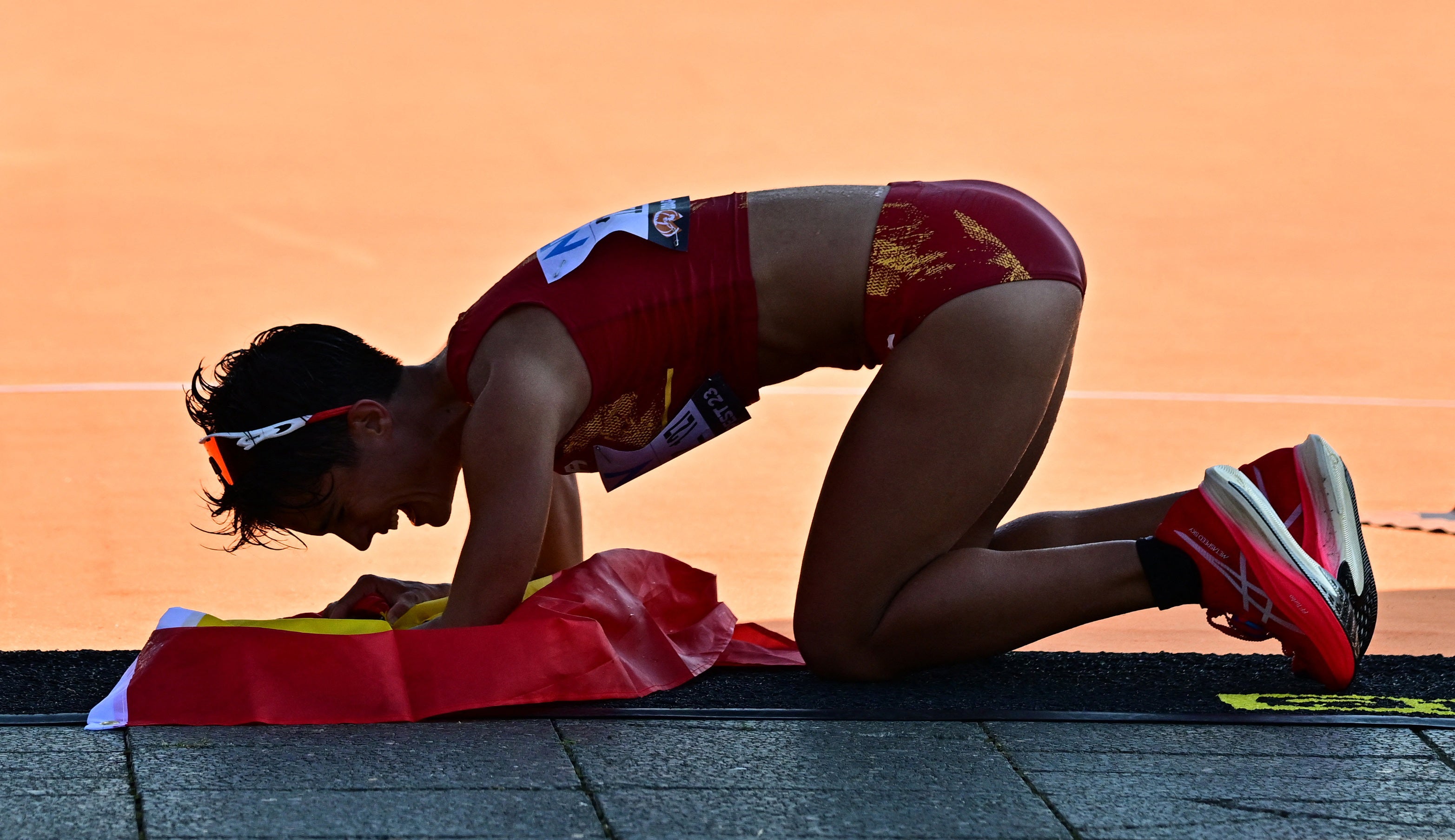 Las imágenes de la carrera y la celebración de María Pérez