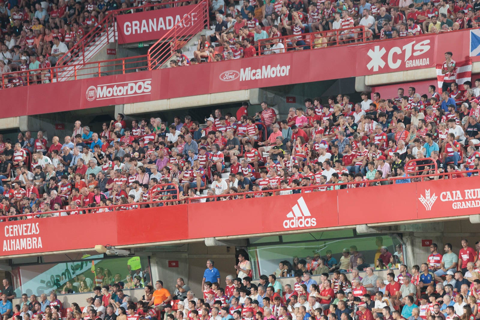 Encuéntrate en la grada durante el Granada-Rayo