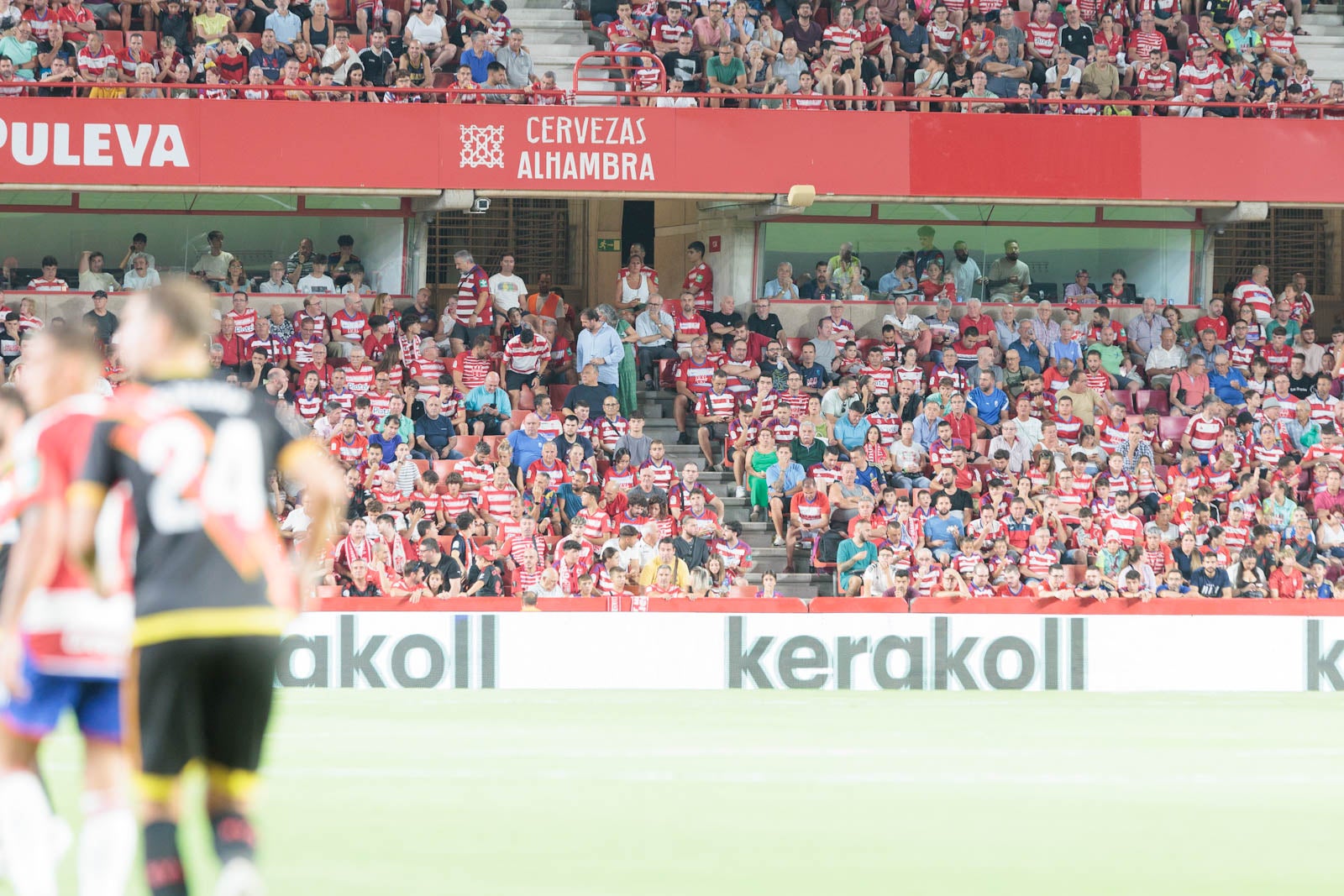 Encuéntrate en la grada durante el Granada-Rayo