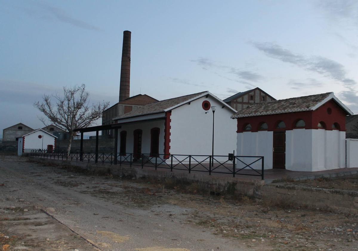 Estación de ferrocarril de Caniles restaurada (17-12-2013).