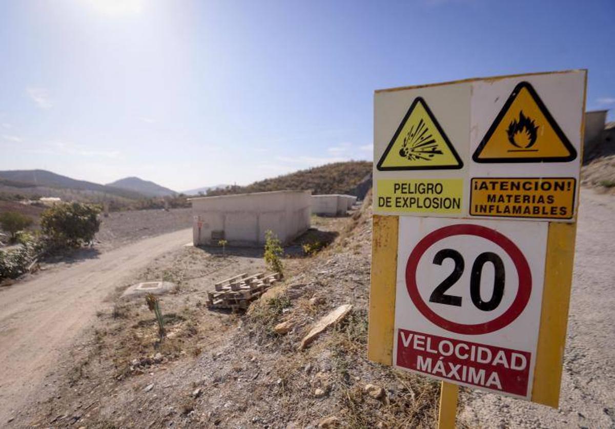 Las instalaciones de Pirotecnia Martín, en el término de Vélez Benaudalla, están en venta.