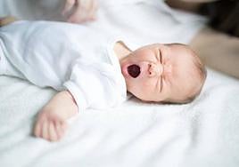 Los niños prematuros y aquellos con patologías previas son los más susceptibles de sufrir complicaciones.