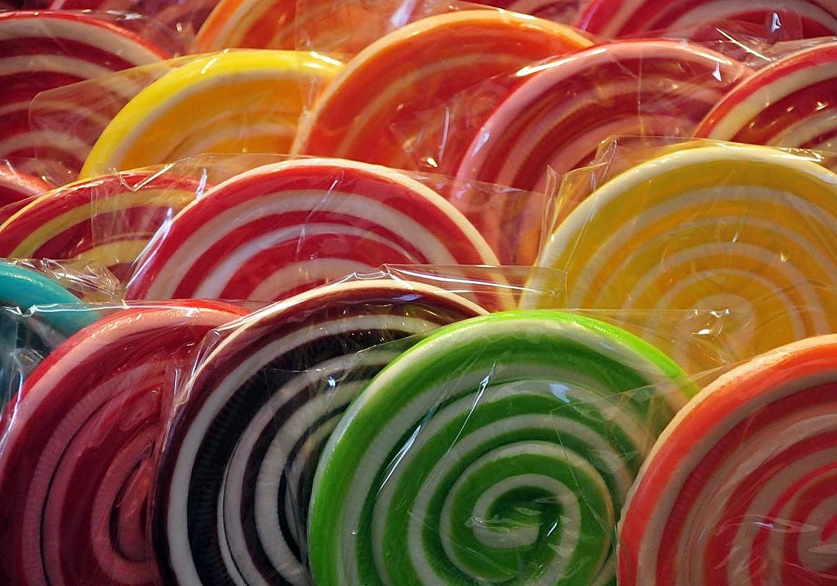 Piruletas de colores.