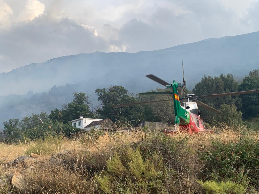Imagen principal - El fuego, visto desde distintos puntos del entorno.